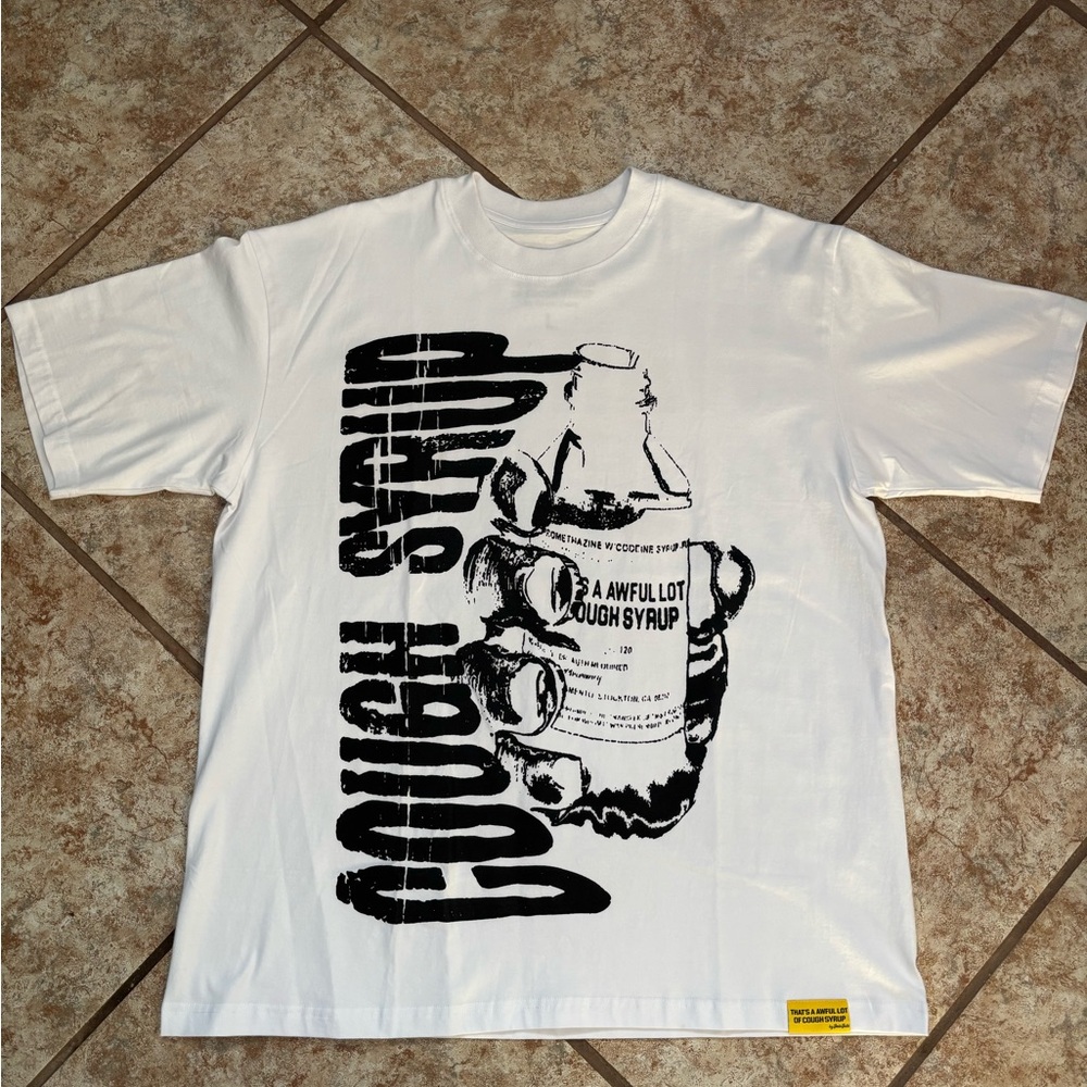 Bold Black and White Short Sleeve Tee with Graphic Design